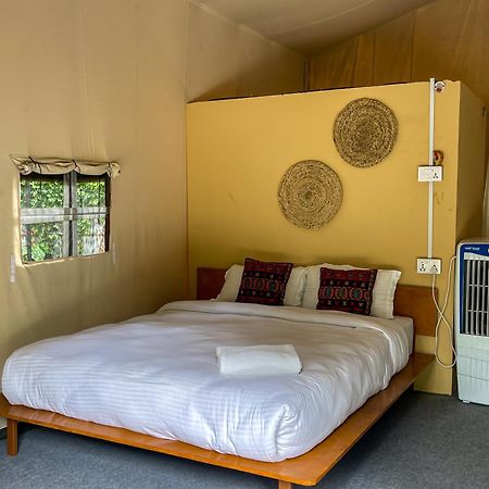 Hotel Tharu Garden And Beer Bar 치트완 외부 사진