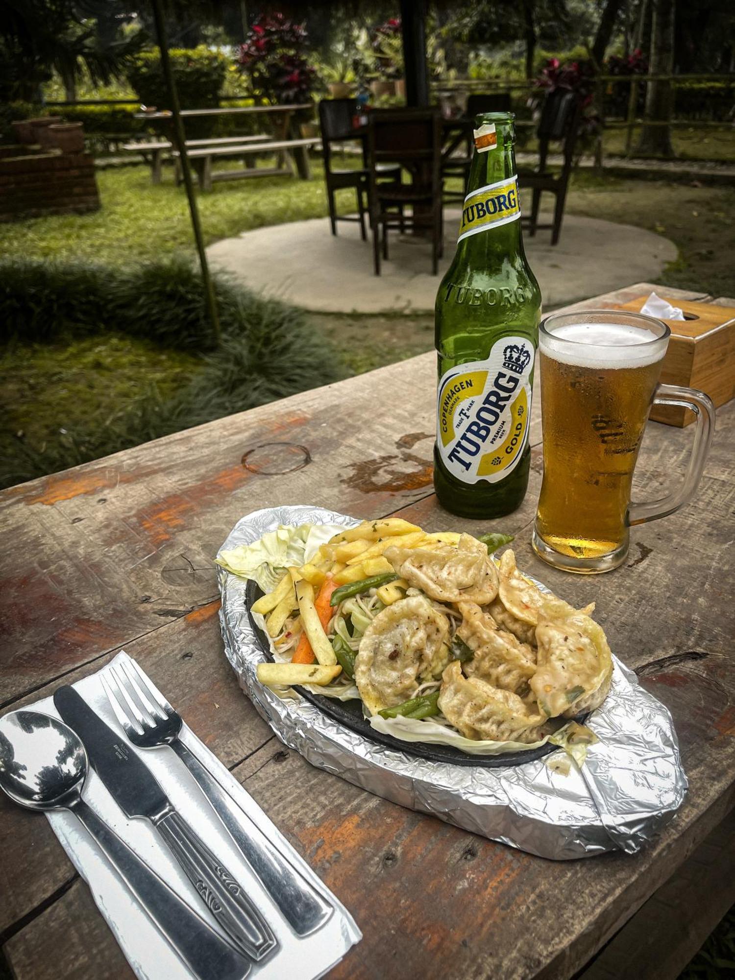 Hotel Tharu Garden And Beer Bar 치트완 외부 사진